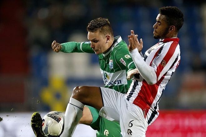 据西班牙与 据西班牙与