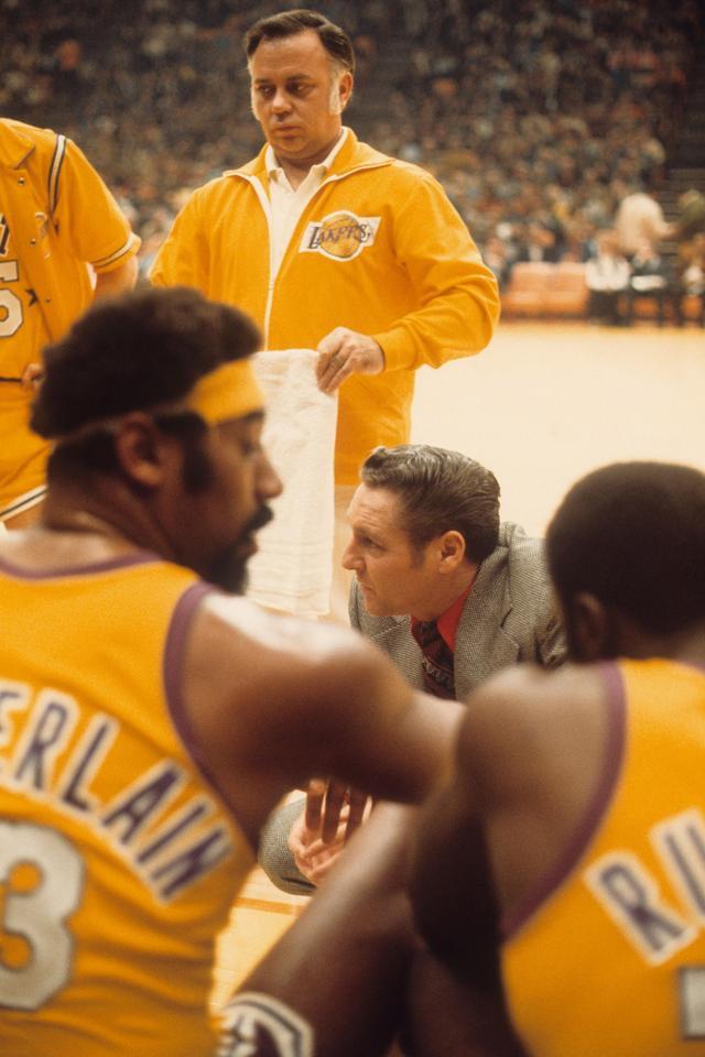 斯近年来一 斯近年来一